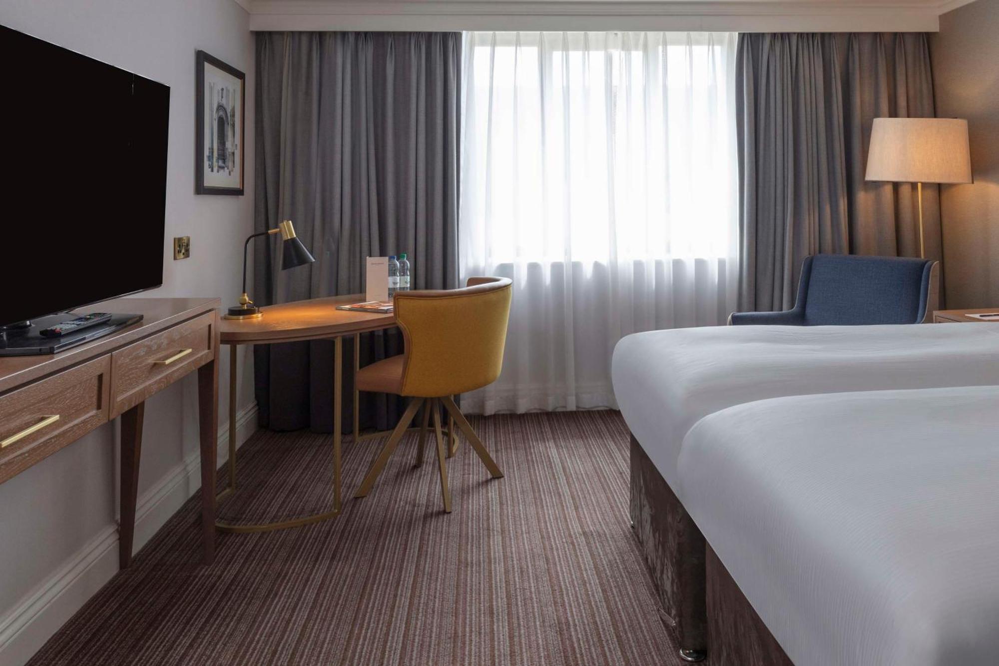 ดับเบิลทรี บาย ฮิลตัน ออกซ์ฟอร์ด เบลฟรี Hotel เธม ภายนอก รูปภาพ